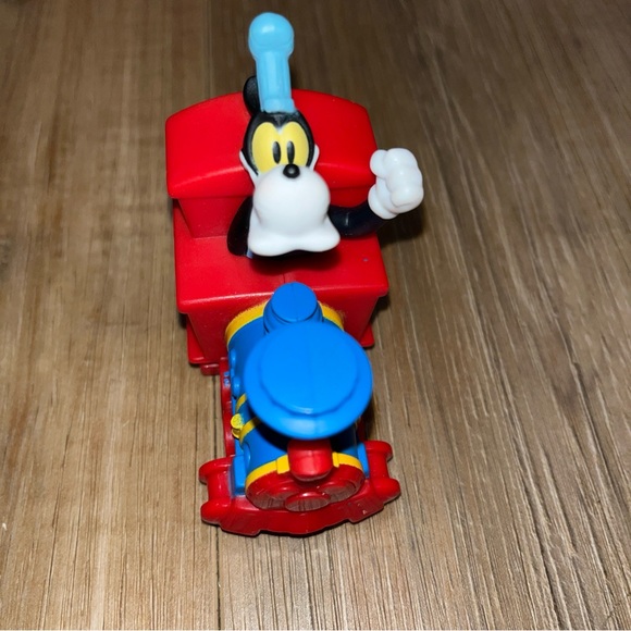 McDonald’s 2020 Happy Meal Disney Runaway Train Set of 11 MickeyMinnieGoofyDaisy - Picture 9 of 12